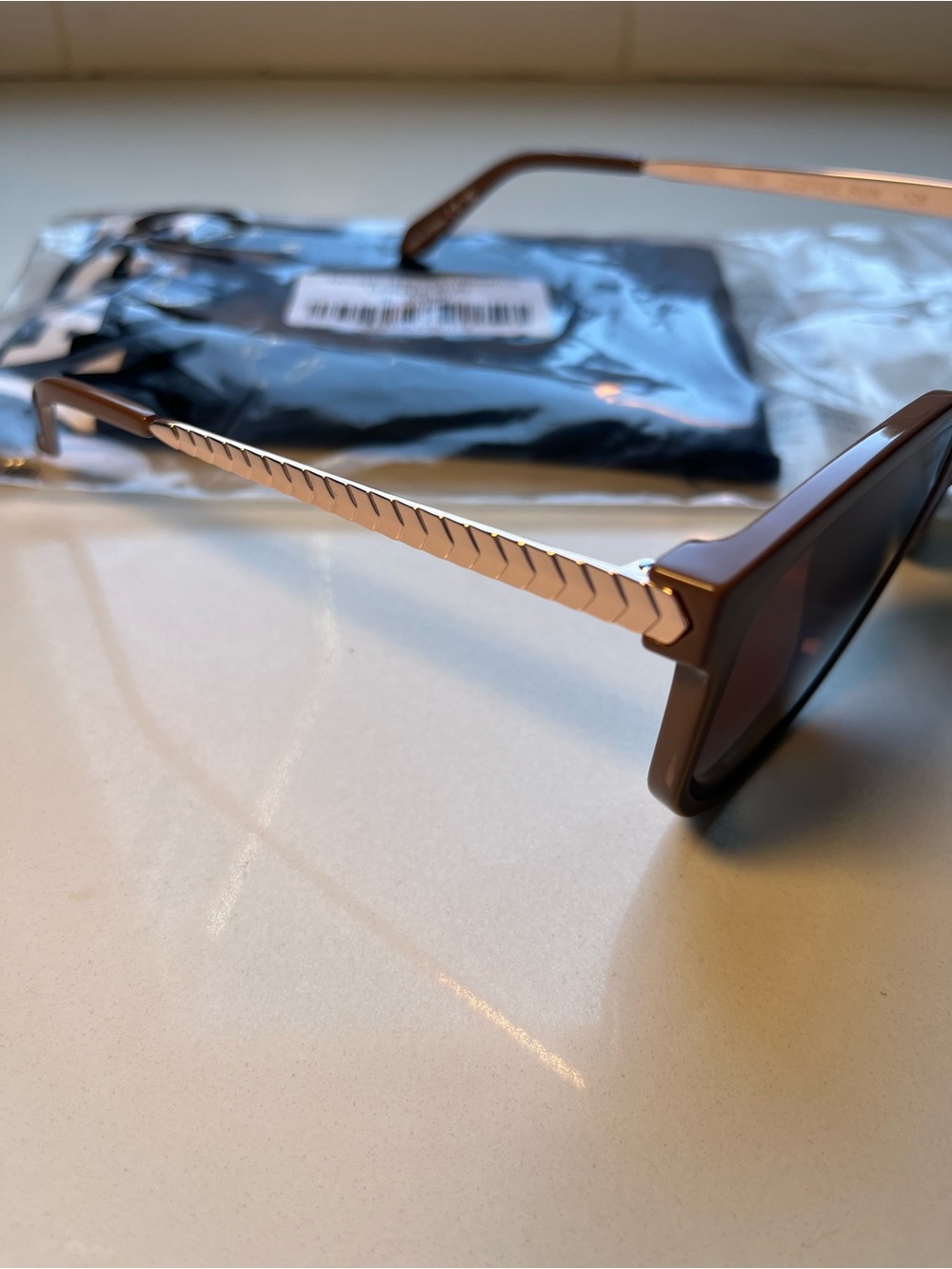 QUAY Coffee Run - Oat frame / Brown Polarized lens Sunglasses- NWT - Picture 8 of 11
